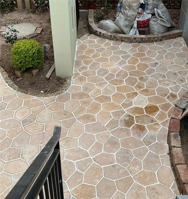 Natural Golden Cream Limestone Crazy Paving Flagstone for Villa Courtyard Outdoor Hardscape
