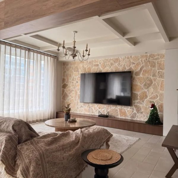 Cream Natural Split Crazy Stone Wall Cladding, 1-3cm Irregular Fieldstone Veneer