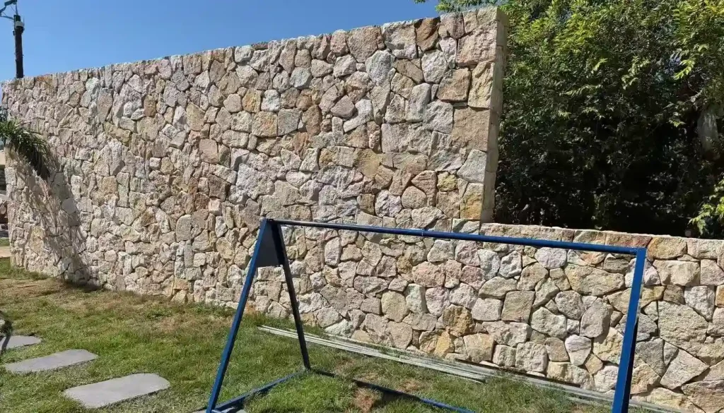 Natural Beige Stone Veneer for Luxury Exterior Walls & Garden Features