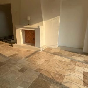 Warm tone tumbled travertine limestone floor tiles, natural veined lime stone interior flooring for vintage residential living space
