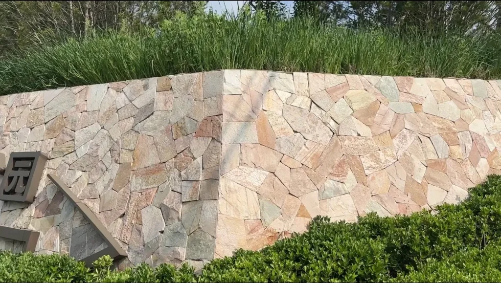 Yellow Vein Sandstone Irregular Stone Wall Cladding for Landscape Retaining Walls