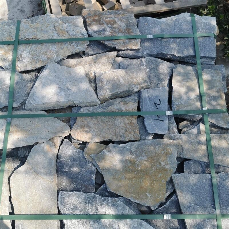 Loose Blue Grey Slate Crazy Paving slabs packed for FCL export shipment