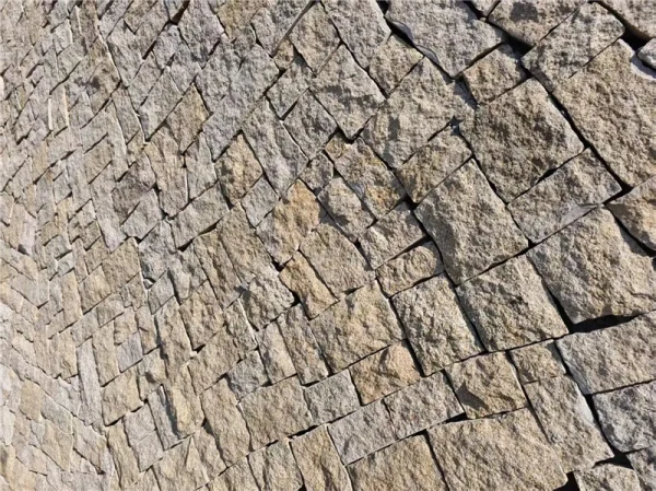 Light Yellow Random Rubble Stone for House Facades, Garden Walls and Landscape Design