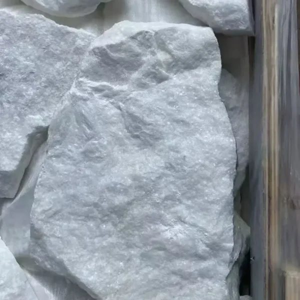 White Random Stone Wall Cladding – Premium Natural Stone for Walls, Facades & Outdoor Spaces